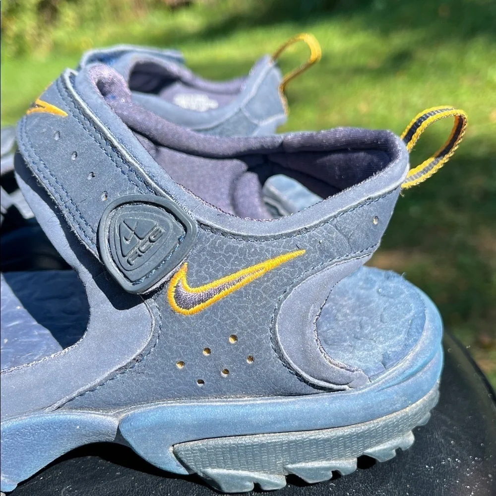 Nike Velcro Strappy Sandals navy blue and yellow. Men’s size 7